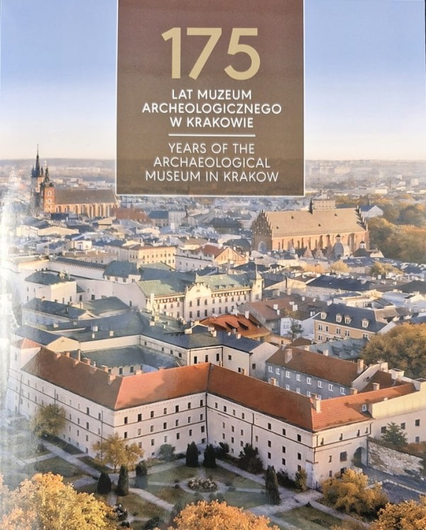Folder 175 lat Muzeum Archeologicznego w Krakowie cięty