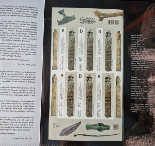 Folder 175 lat Muzeum Archeologicznego w Krakowie cięty środek