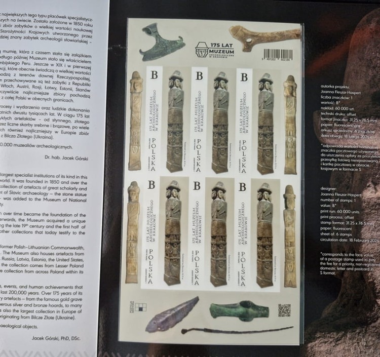 Folder 175 lat Muzeum Archeologicznego w Krakowie cięty środek