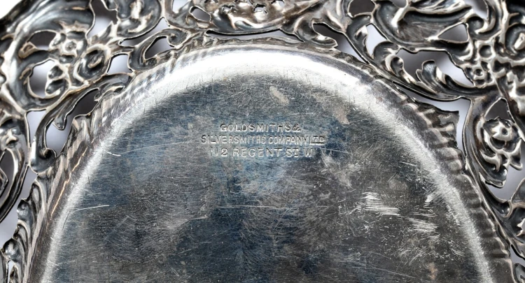 Paterka srebrna 1902 Goldsmiths and Silversmiths Co. 95 gram 15,2 cm producent