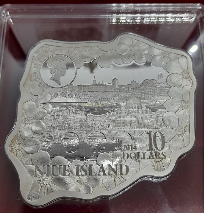 Moneta 10$ Jan Paweł Wielki 2014 r. 300gr Diamenty 3
