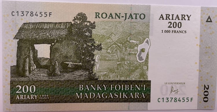 Madagaskar Banknot 200 Ariary 2004 r. awers