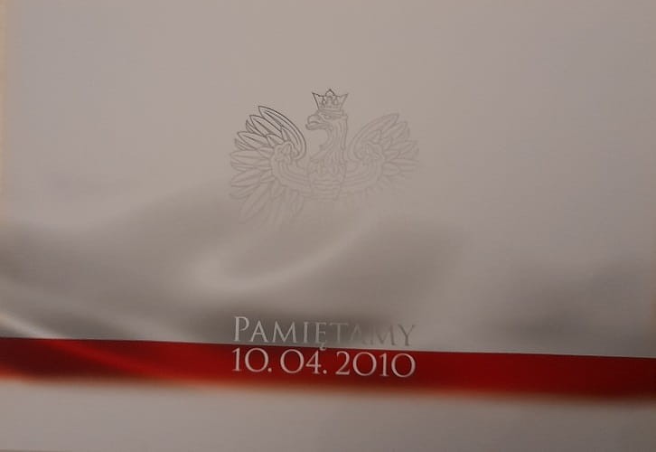 Pamiętamy 10.04.2010 Folder 2017 r. front