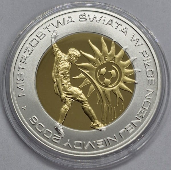 Moneta 10 zł MŚ w piłce nożnej Niemcy plater 2006 rewers